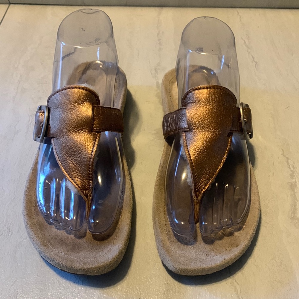 UGG Gypsy Women's Bronze Metallic Leather Thong Flat Comfy Summer Sandals Size 7